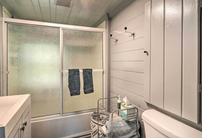 Lake Livin Cozy Cabin W/ Dock, Tiki Bar, 2 Kayaks