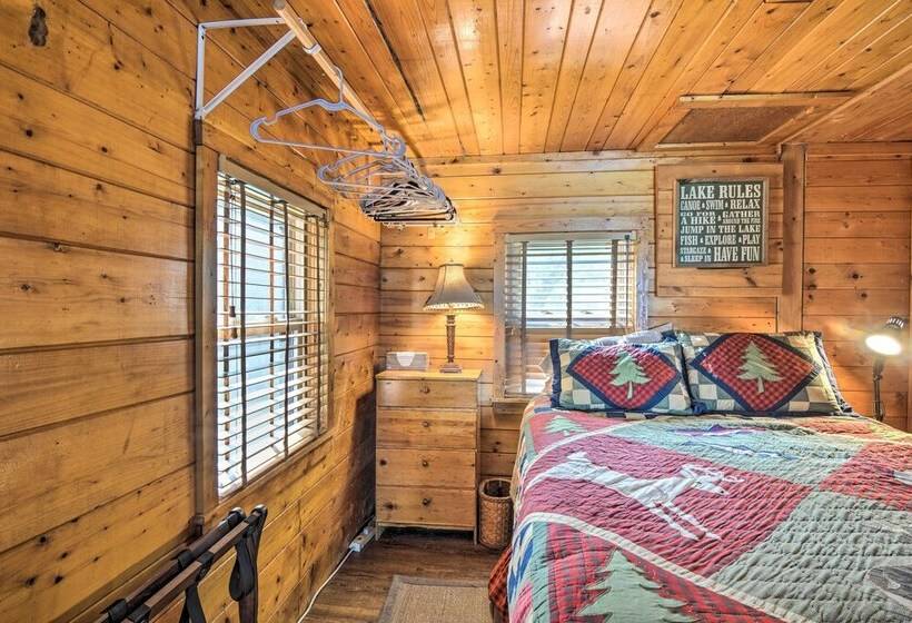 Lake Livin Cozy Cabin W/ Dock, Tiki Bar, 2 Kayaks