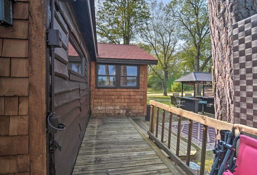 Lake Livin Cozy Cabin W/ Dock, Tiki Bar, 2 Kayaks