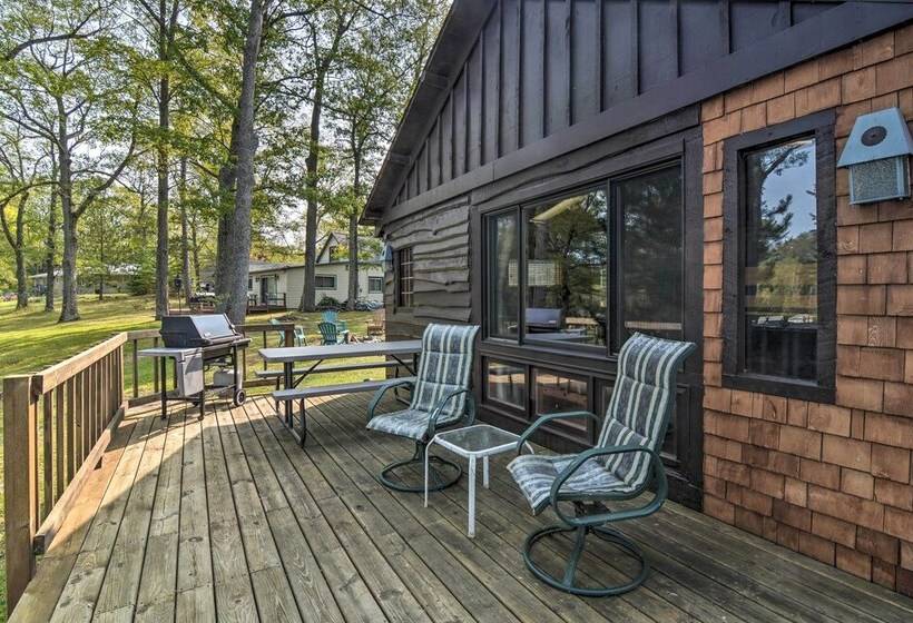 Lake Livin Cozy Cabin W/ Dock, Tiki Bar, 2 Kayaks