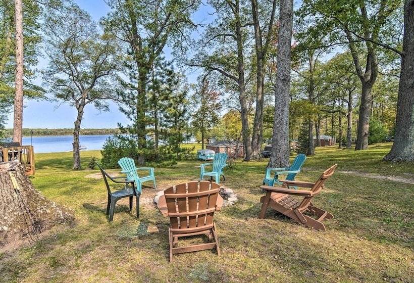 Lake Livin Cozy Cabin W/ Dock, Tiki Bar, 2 Kayaks