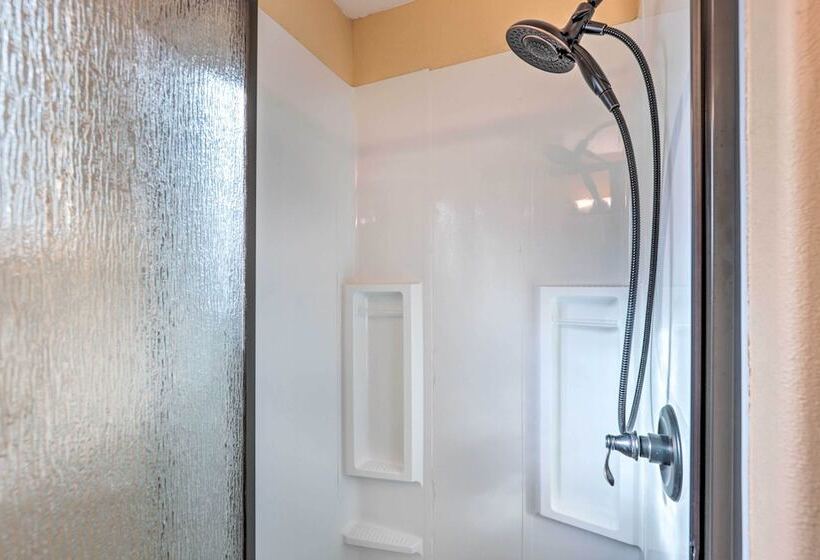 Lake Loon  Hillside  Cottage W/ Private Deck!