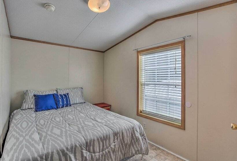 Lake Texoma Cabin Near Willow Springs Marina!