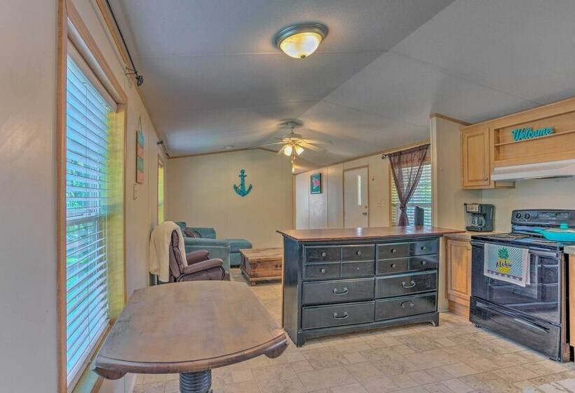 Lake Texoma Cabin Near Willow Springs Marina!