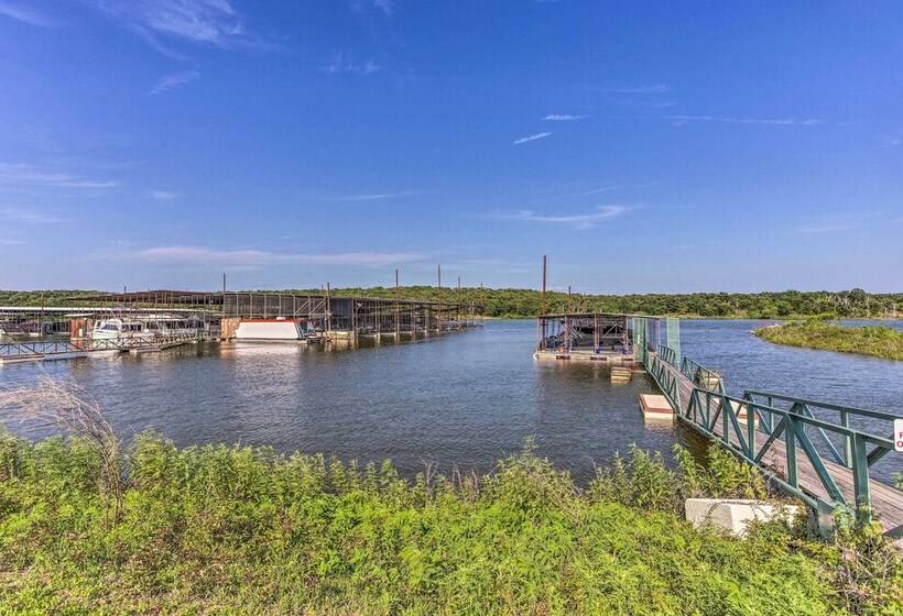 Lake Texoma Cabin Near Willow Springs Marina!