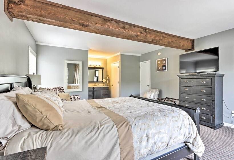 Private Dock & Resort Access: Margaritaville Cabin