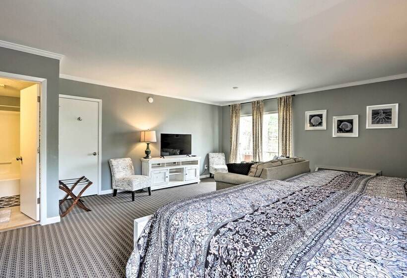 Private Dock & Resort Access: Margaritaville Cabin