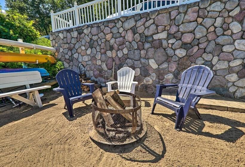 Lakefront Newaygo Home   Private Dock, Kayaks