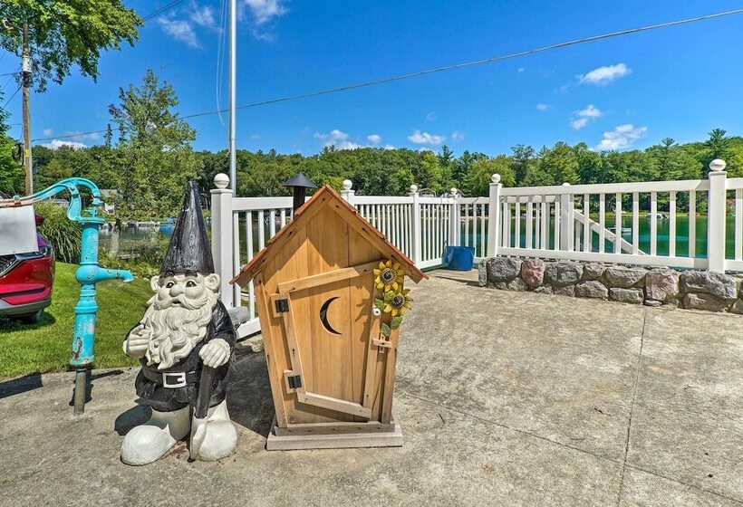 Lakefront Newaygo Home   Private Dock, Kayaks