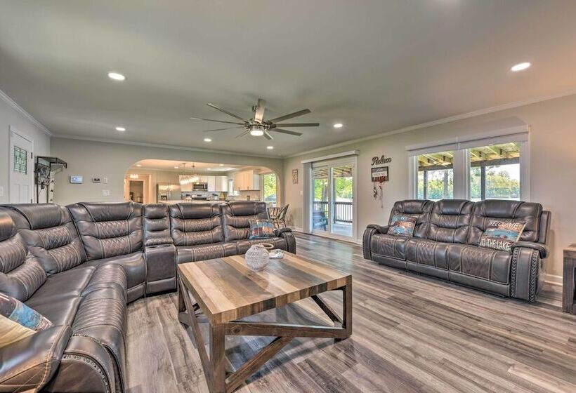 Lakefront Retreat W/ Kayaks & Paddleboards!