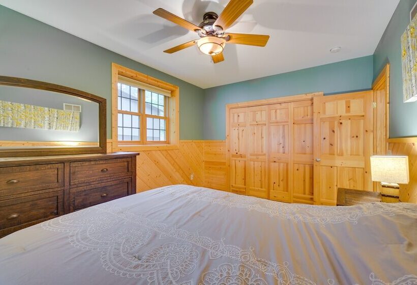 Lakefront Wisconsin Cabin With Boat Dock!