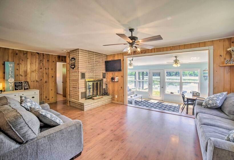 Lakefront Wisconsin Cottage W/ Dock & Hot Tub!