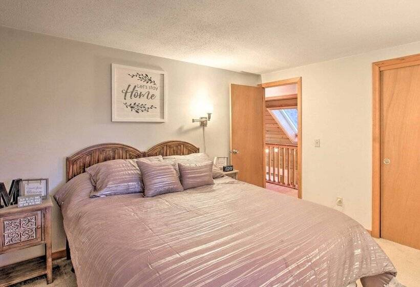 Lakeview Forest Cabin W/ Deck < 1/2 Mile To Beach!