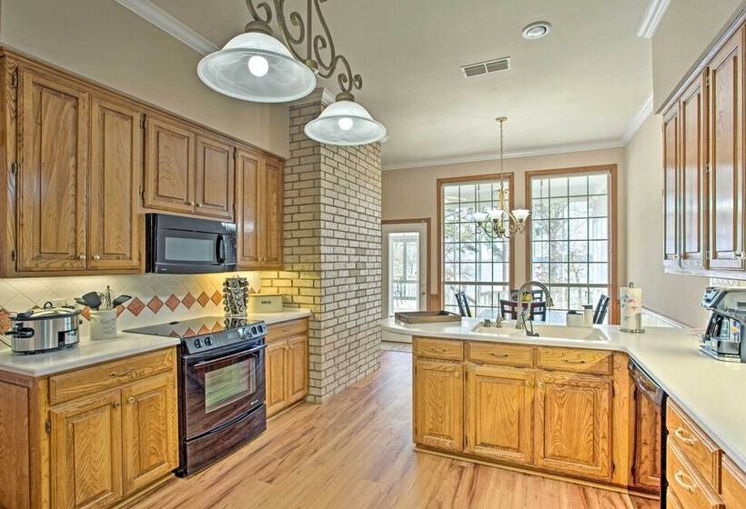 Large Waterfront Lake Palestine Home W/ Deck, Dock