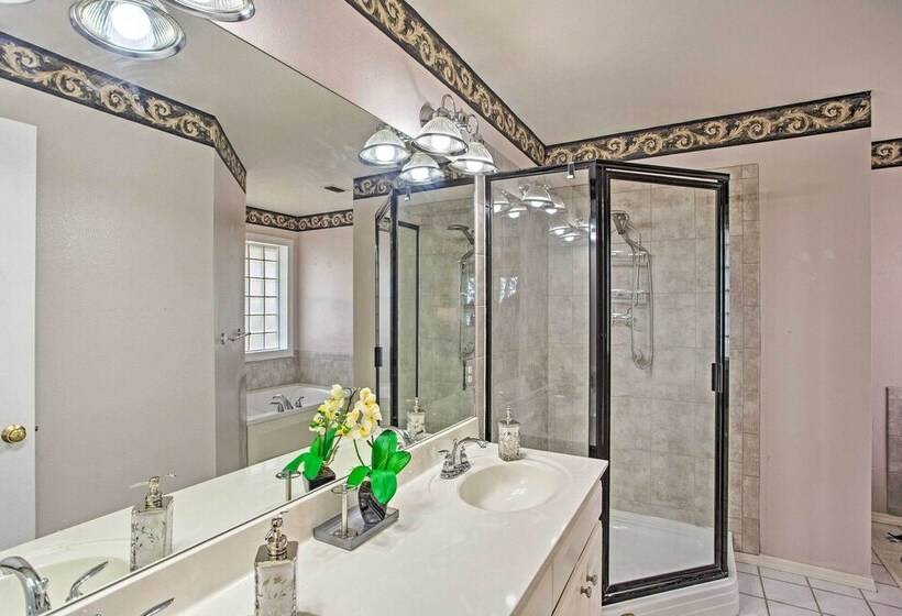 Large Waterfront Lake Palestine Home W/ Deck, Dock