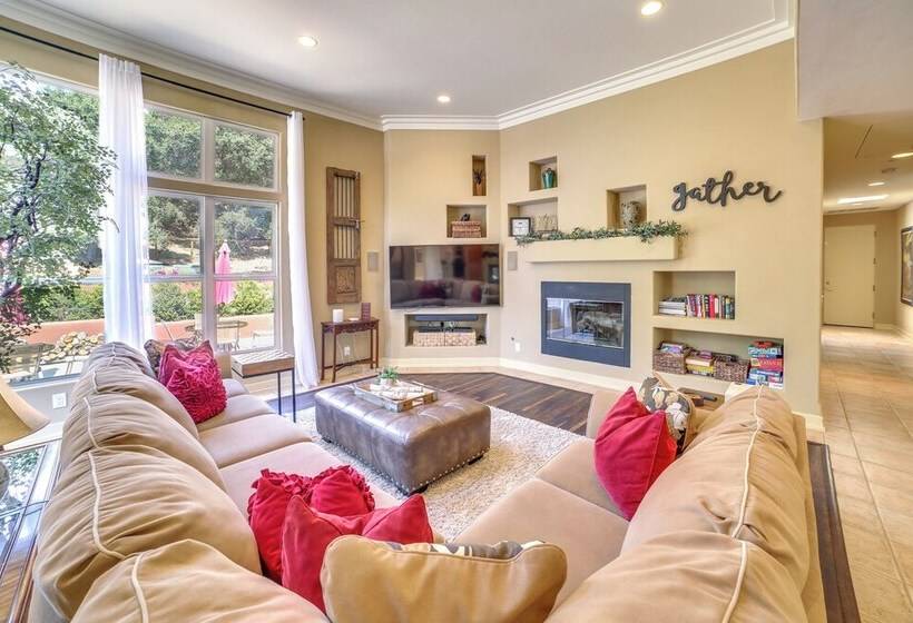 Chic California Escape W/ Pool, Hot Tub & Patio!