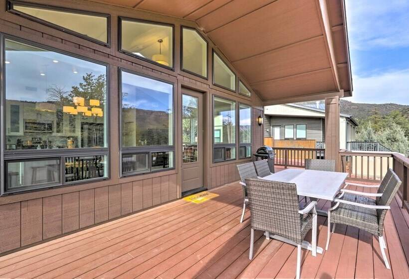 Hot Tub, Deck & Mtn View: Lavish Cabin In Pine!