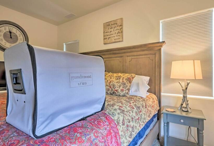 Hot Tub, Deck & Mtn View: Lavish Cabin In Pine!