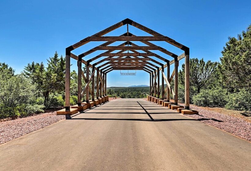 Hot Tub, Deck & Mtn View: Lavish Cabin In Pine!
