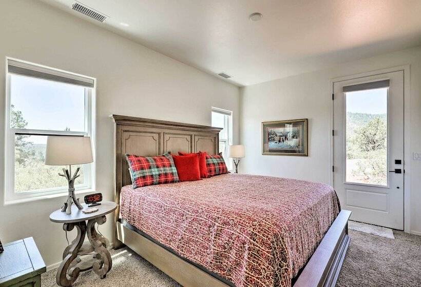 Hot Tub, Deck & Mtn View: Lavish Cabin In Pine!