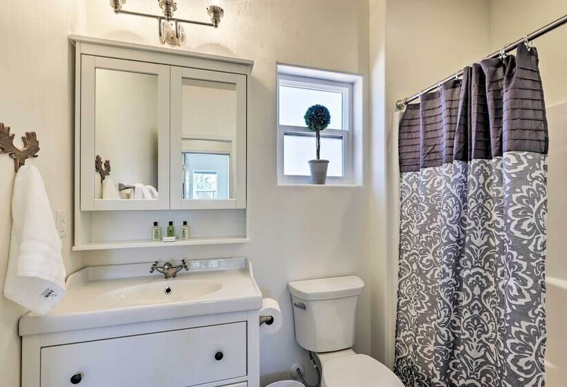 Hot Tub, Deck & Mtn View: Lavish Cabin In Pine!