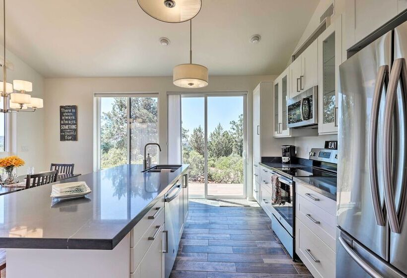 Hot Tub, Deck & Mtn View: Lavish Cabin In Pine!