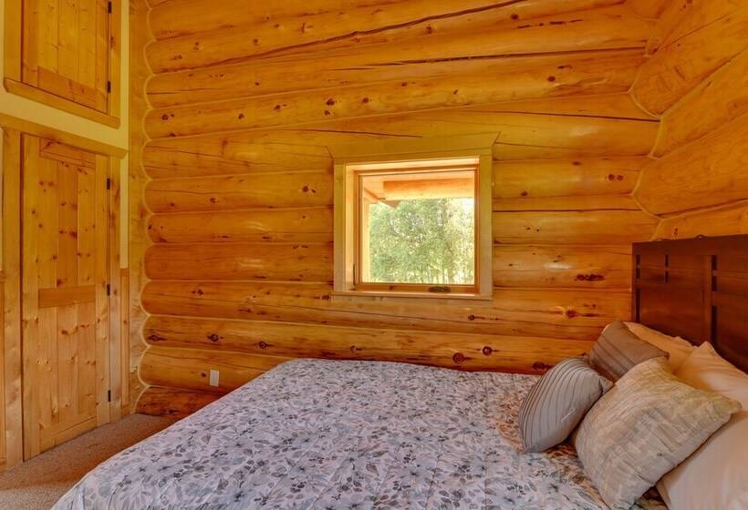 Legacy Mountain Lodge On 40 Acre Ranch W/ Views!