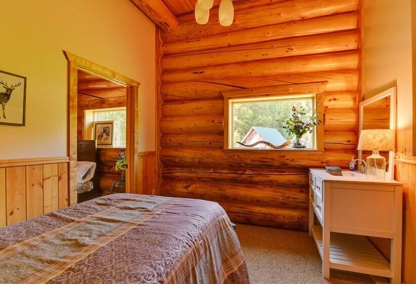 Legacy Mountain Lodge On 40 Acre Ranch W/ Views!