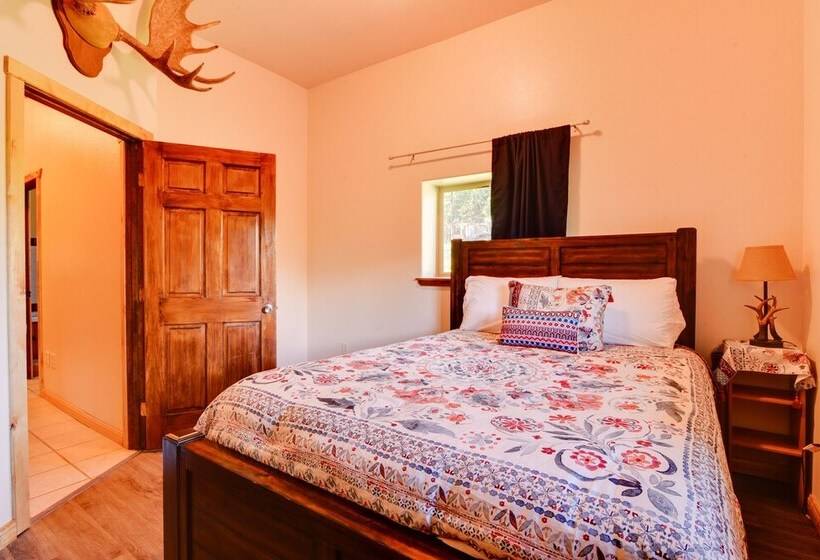 Legacy Mountain Lodge On 40 Acre Ranch W/ Views!