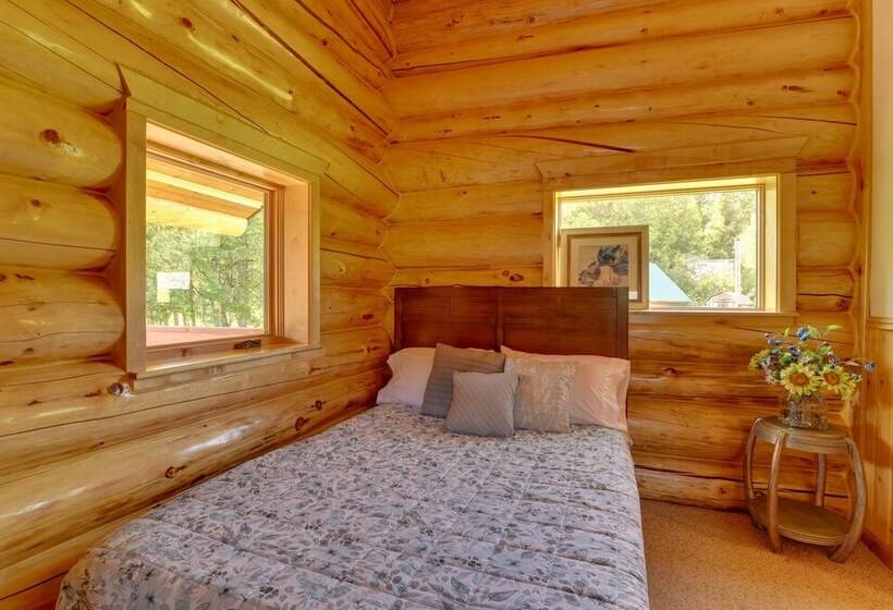 Legacy Mountain Lodge On 40 Acre Ranch W/ Views!