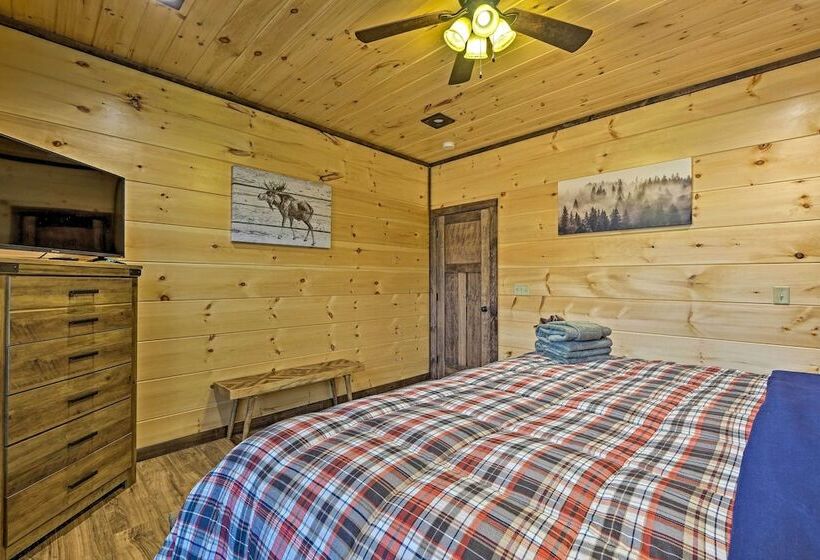 Lightning Bug Lookout: Luxury Mountain View Cabin!