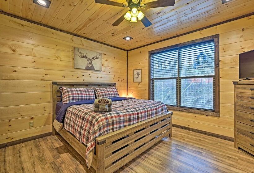 Lightning Bug Lookout: Luxury Mountain View Cabin!