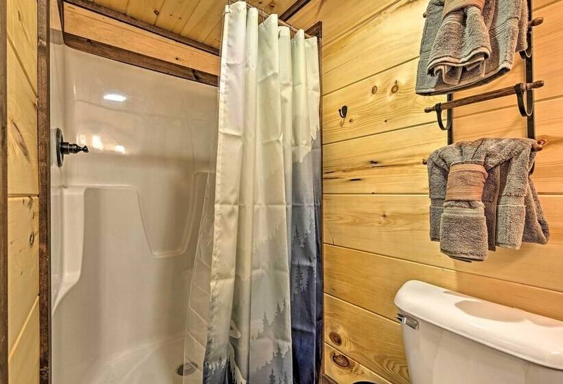 Lightning Bug Lookout: Luxury Mountain View Cabin!