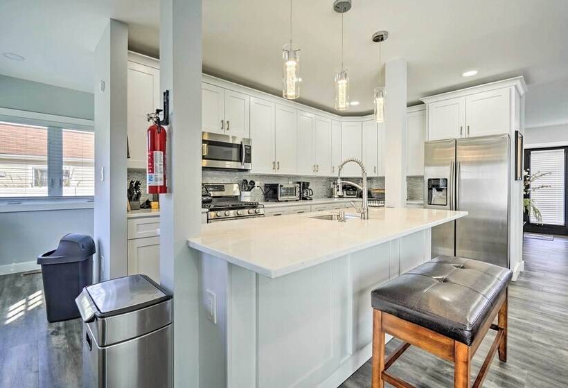 Long Branch Getaway: Grill, 1 Block To Beach!