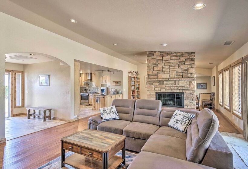 Lovely Flagstaff Home W/ Bbq & Mountain Views!