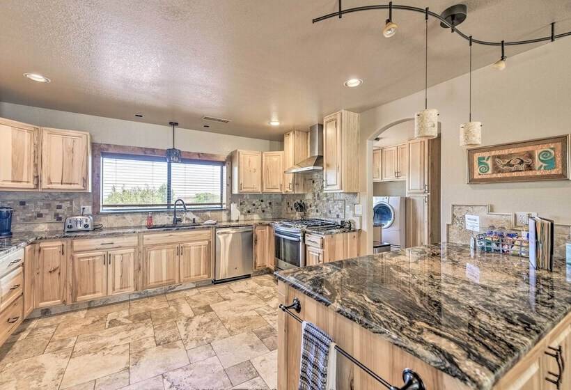 Lovely Flagstaff Home W/ Bbq & Mountain Views!