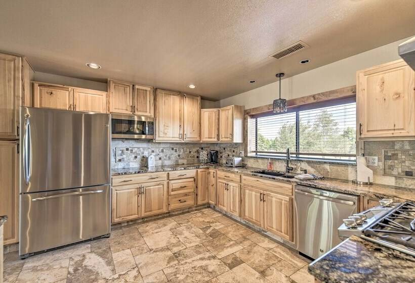 Lovely Flagstaff Home W/ Bbq & Mountain Views!