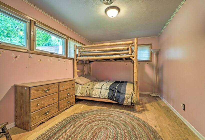 13 Mi To Downtown: Quiet Lakefront Cottage