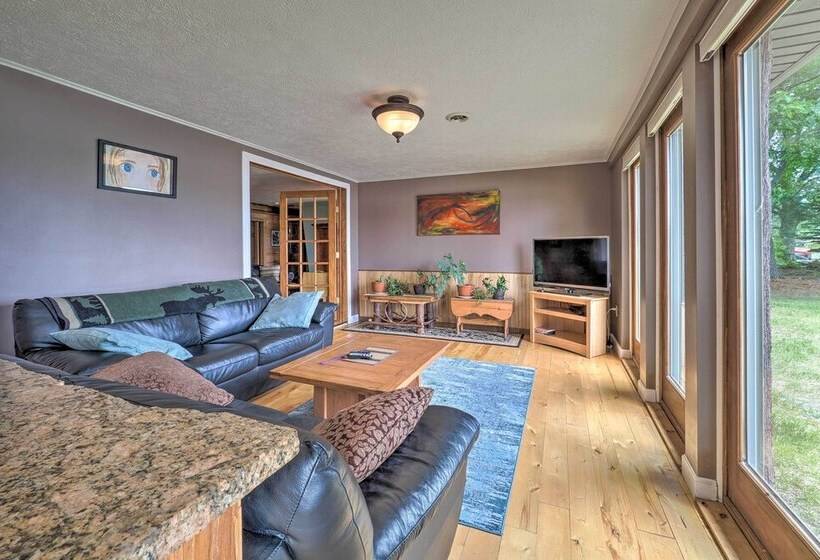 13 Mi To Downtown: Quiet Lakefront Cottage