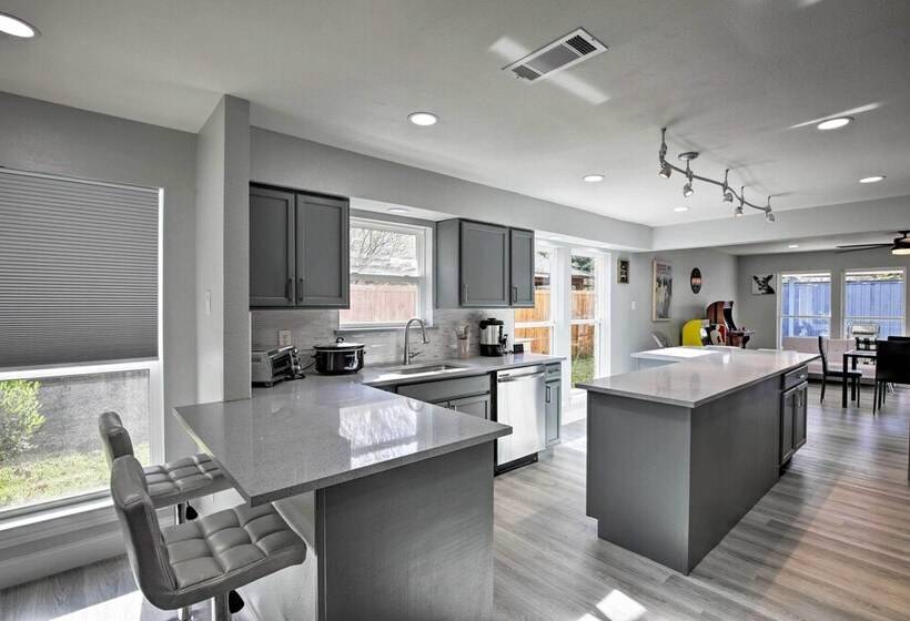 Richardson Home W/ Hot Tub ~ 17 Mi To Dallas!