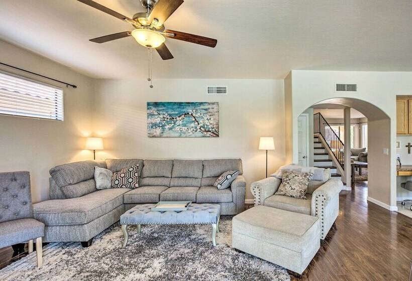 Lovely Tucson Home W/ Pool & Mountain Views