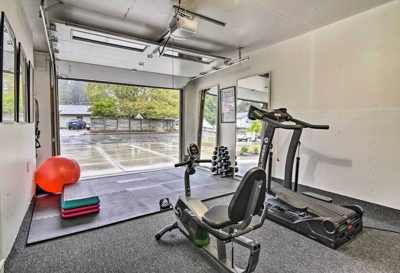 Lovely Vancouver Retreat W/ Home Gym!