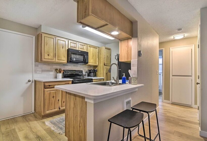 Lovely Vancouver Retreat W/ Home Gym!