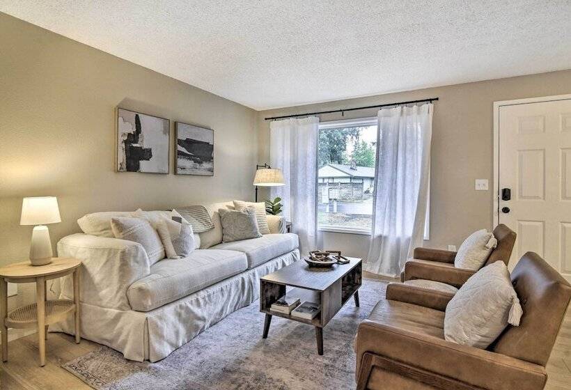 Lovely Vancouver Retreat W/ Home Gym!