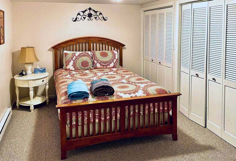 Ludington Cottage W/ Deck, Yard & Fire Pit!