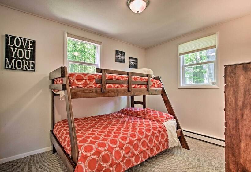 Ludington Cottage W/ Deck, Yard & Fire Pit!