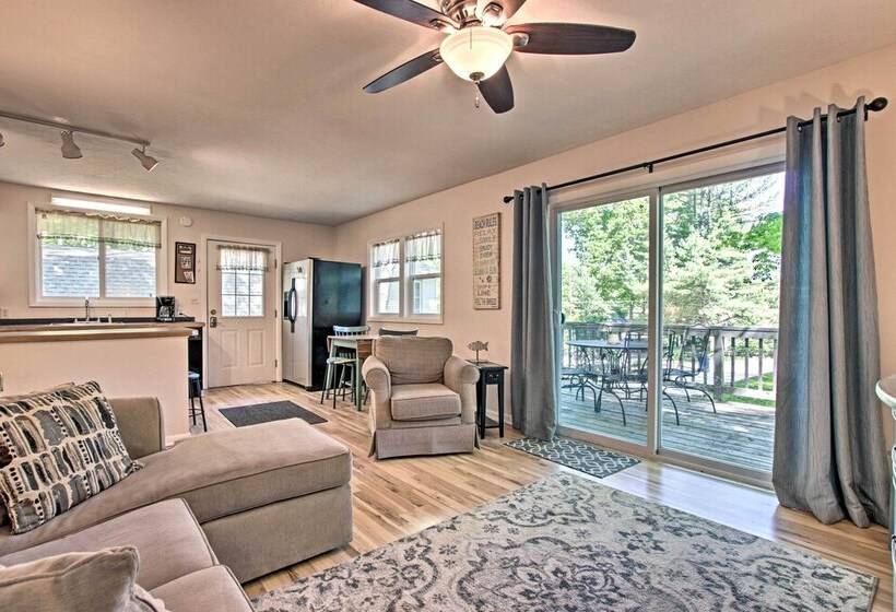 Ludington Cottage W/ Deck, Yard & Fire Pit!