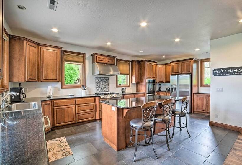 Luxe Coos Bay Escape W/ Patio + River Views!