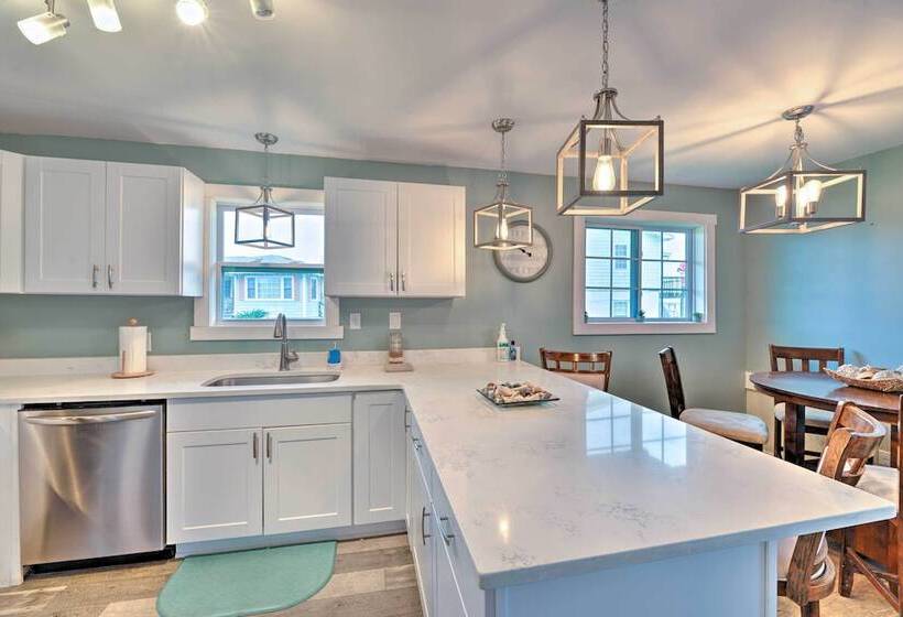 Luxe  Cozy Crab Shack  W/ Porch In Indian Beach!