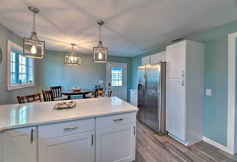 Luxe  Cozy Crab Shack  W/ Porch In Indian Beach!